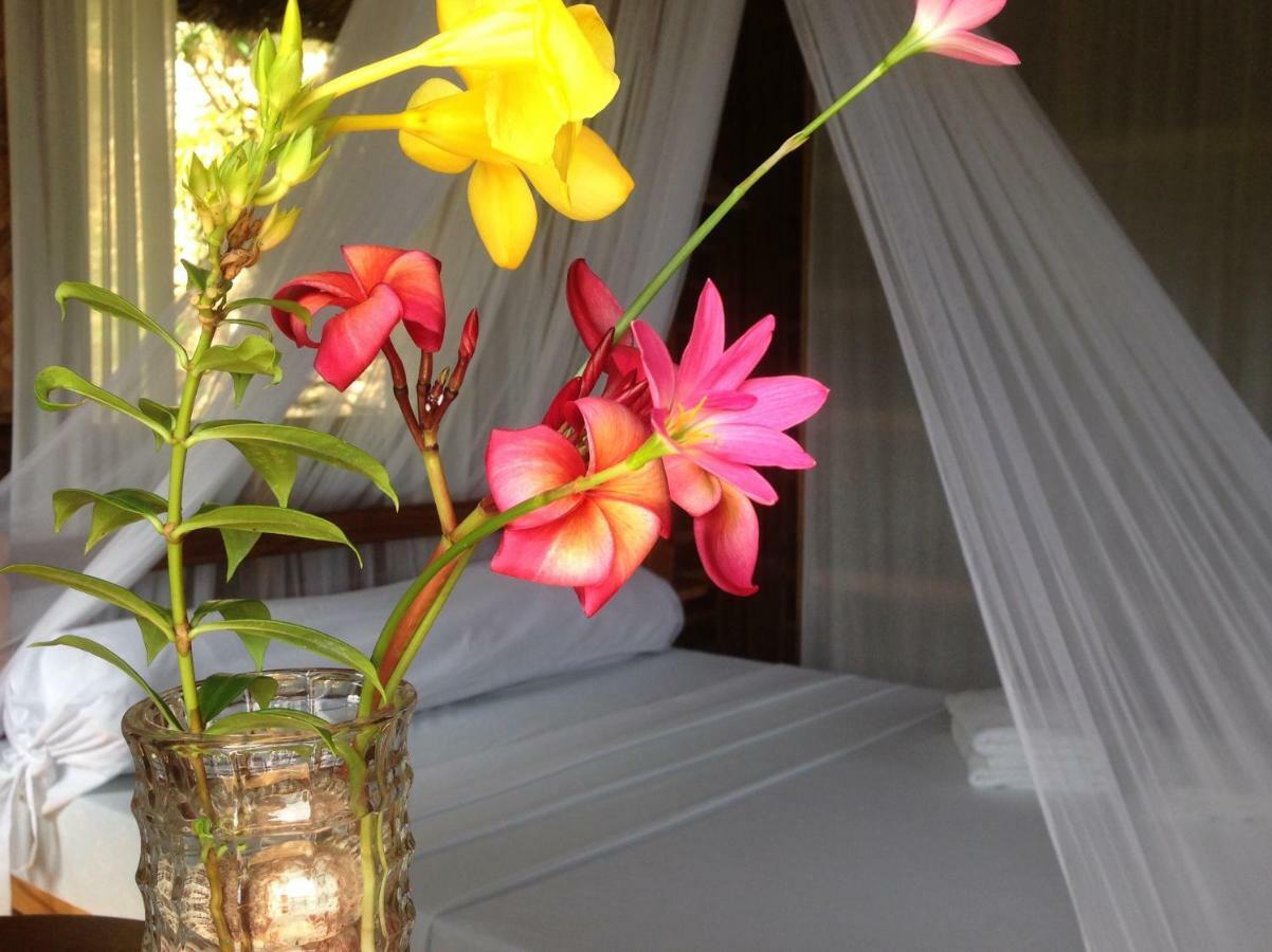 Tinaoog Beach Resort Alad Buitenkant foto
