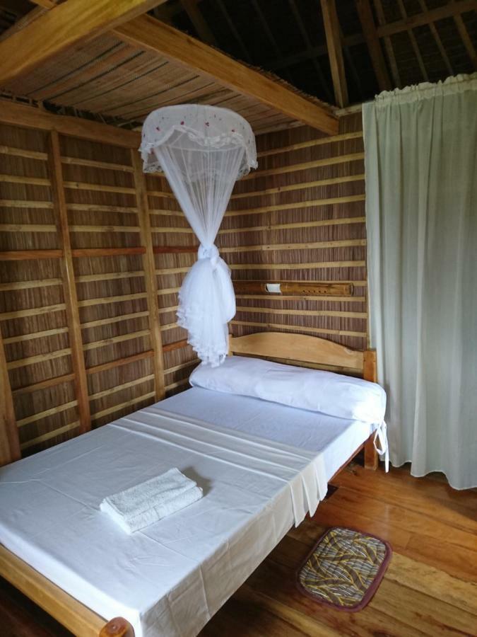 Tinaoog Beach Resort Alad Buitenkant foto